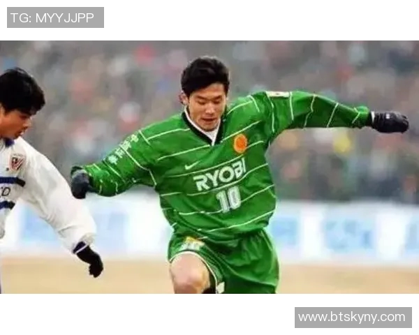 国足球星杨晨留洋岁月与辉煌瞬间回顾展现中国球员奋斗精神